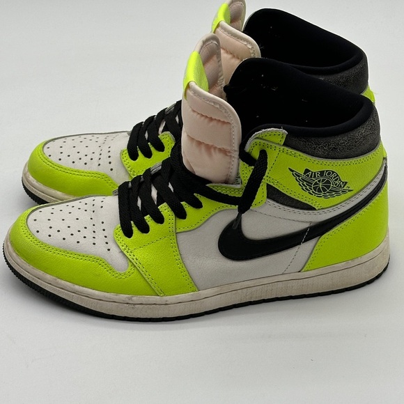 AIR JORDAN 1 RETRO HIGH OG VOLT/BLACK VISIONAIRE SIZE 9 - Picture 9 of 16